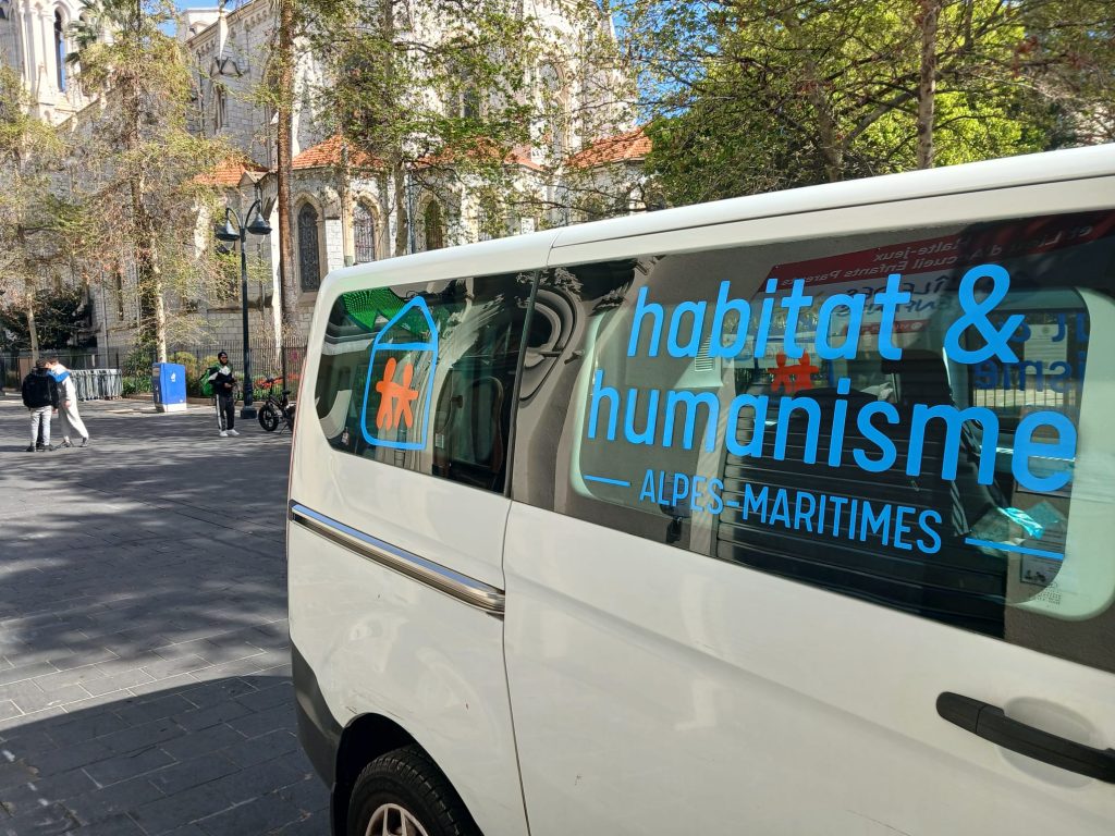 Roulotte solidaire Habitat et Humanisme rue de la Suisse Nice - Crédit TBM06.fr