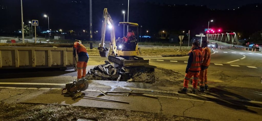 Travaux de nuit sur le rond-point de la Manda à Carros, RM 6202 bis