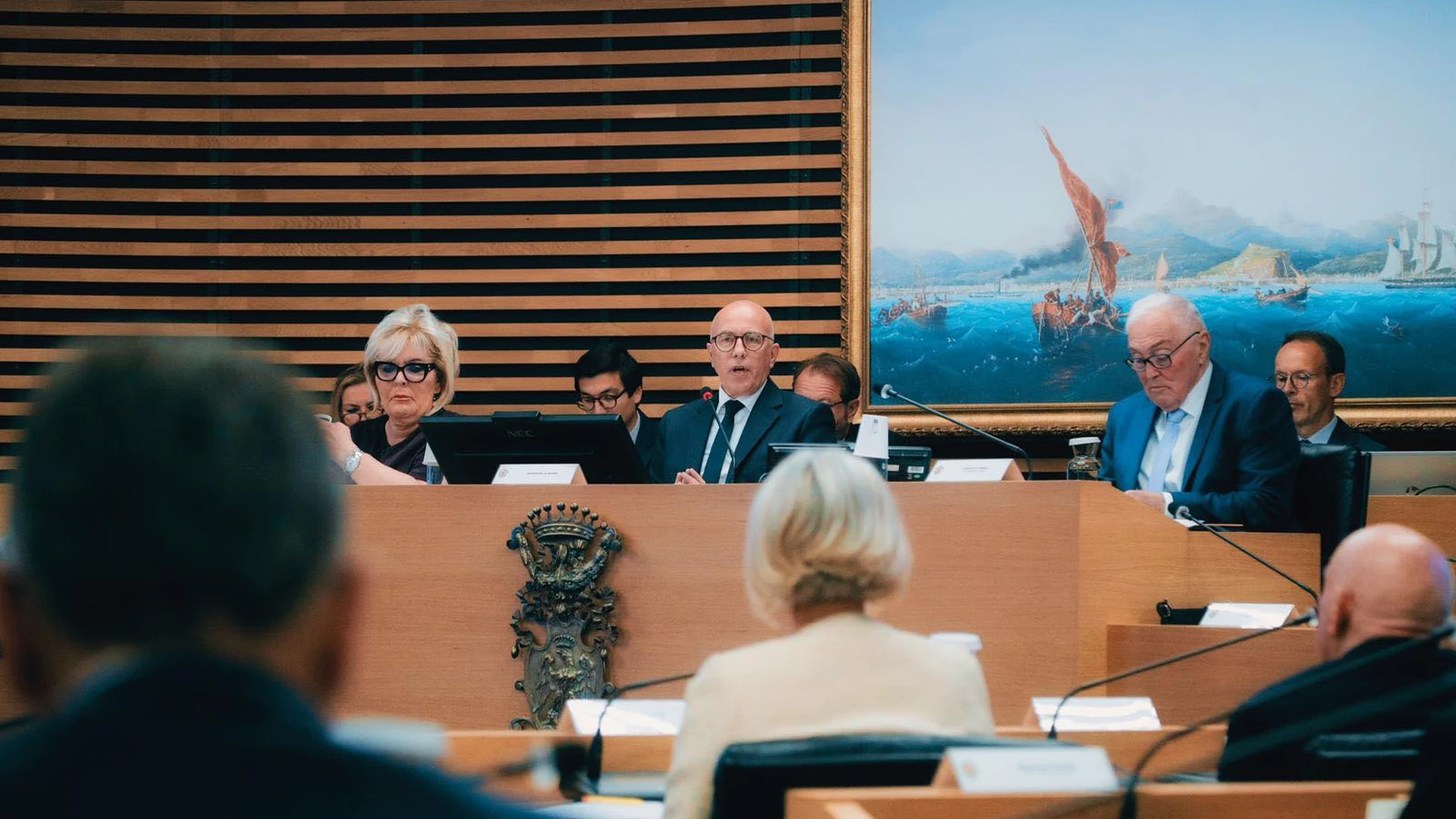 Vue large du conseil municipal de Nice du 24 avril 2026 avec Éric Ciotti et son exécutif