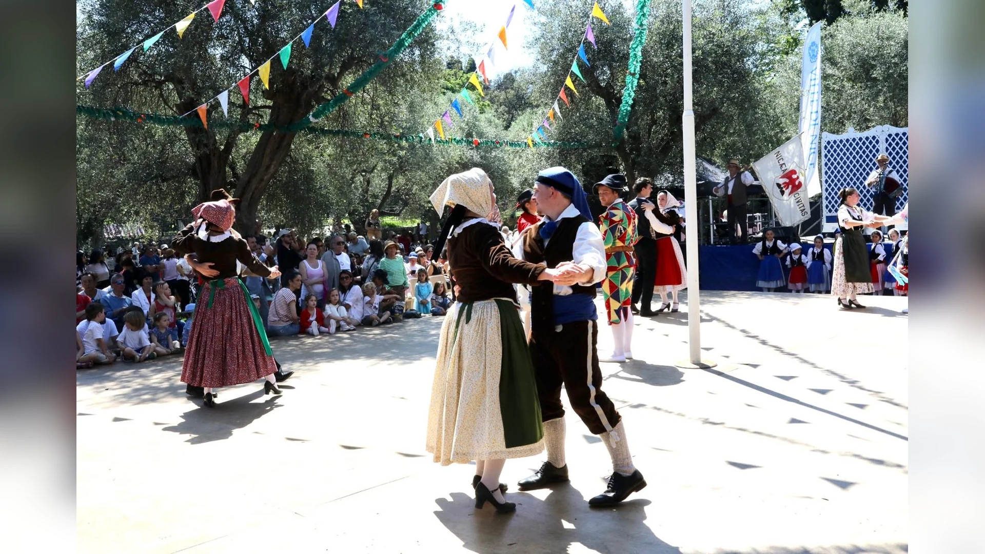Danses traditionnelles niçoises aux Arènes de Cimiez