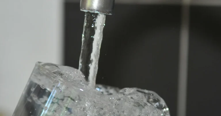 Eau du robinet dans les Alpes-Maritimes : voici comment vérifier ce que vous buvez vraiment