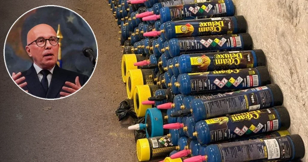 Bonbonnes de gaz hilarant ramassees par les agents de la Mairie de Nice - post Eric Ciotti