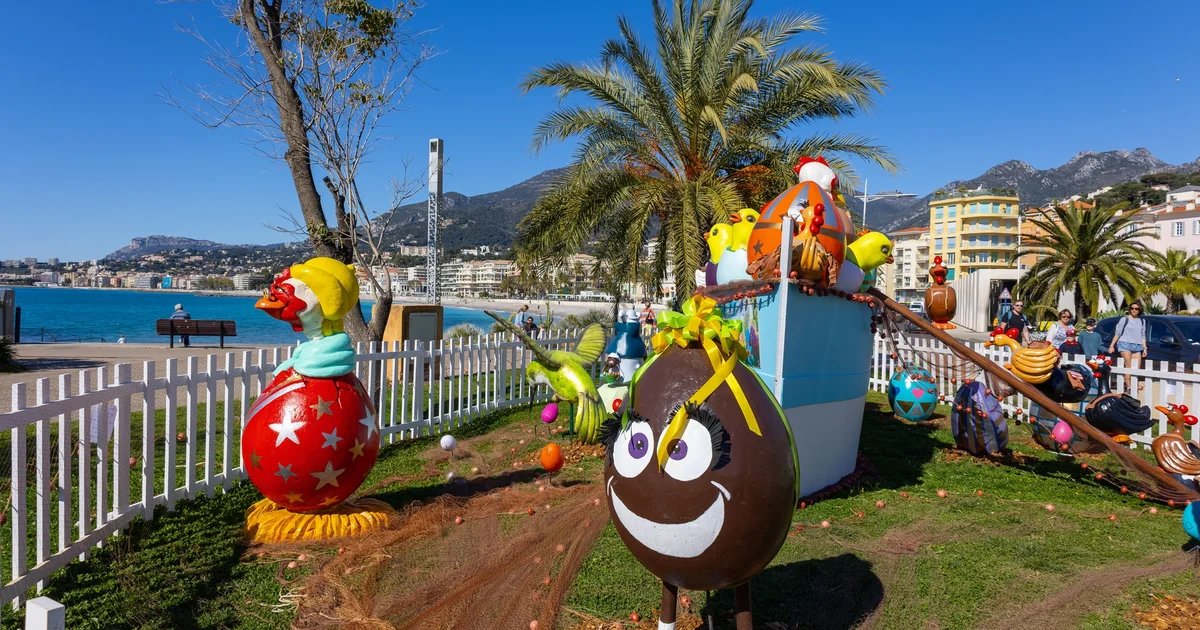 Œuf de Pâques géant et vue mer à Menton