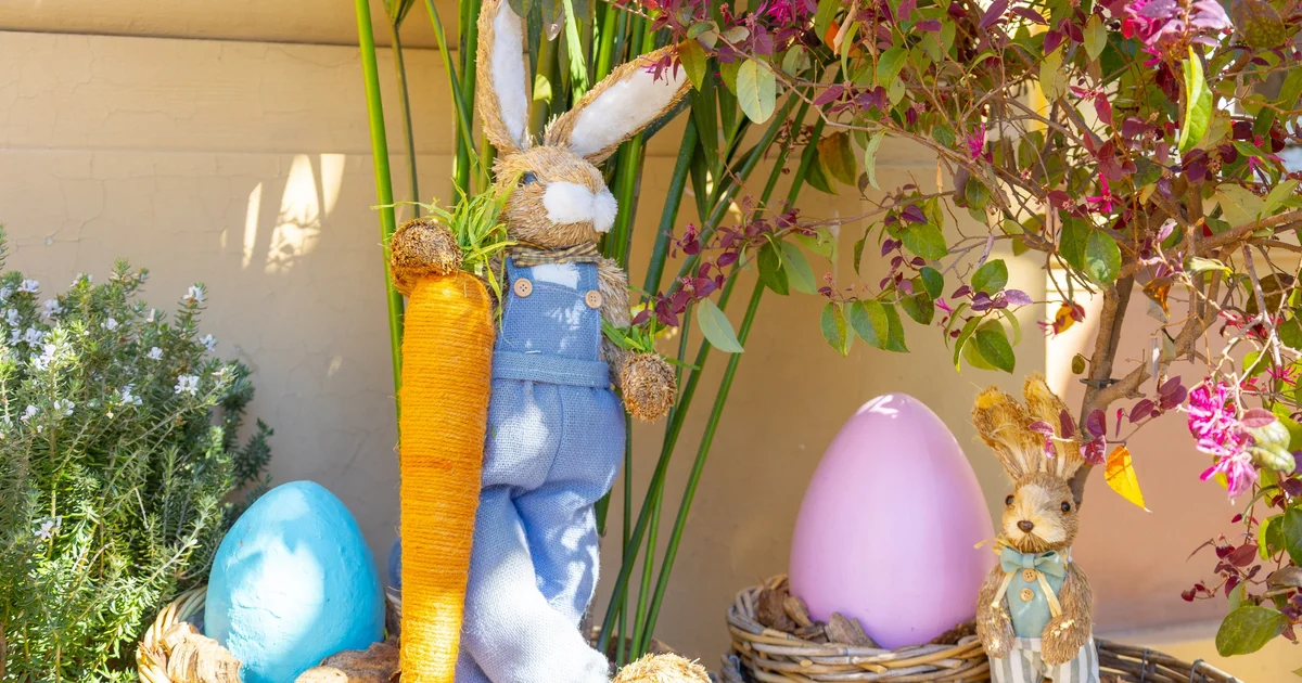 Décoration lapin de Pâques dans les rues de Menton