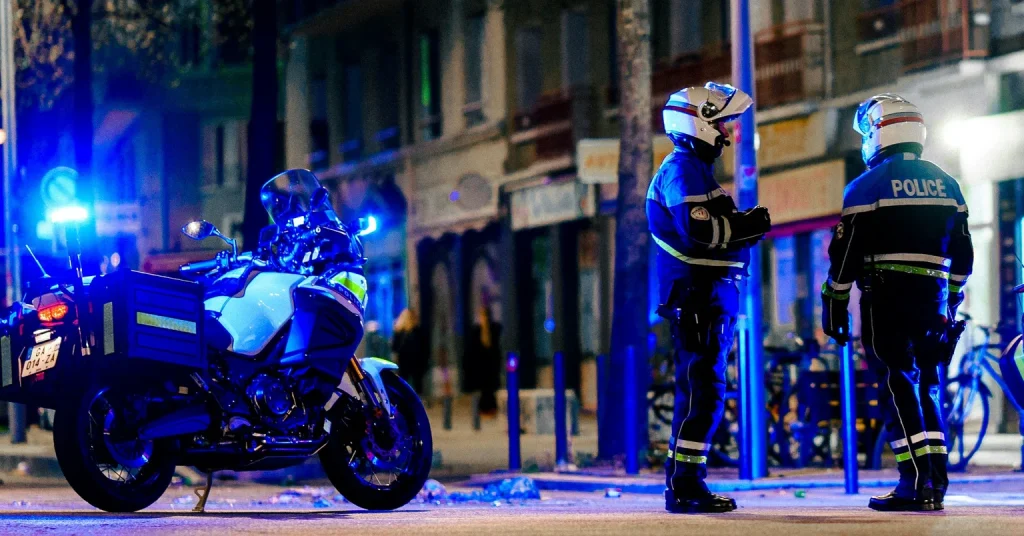 Rue de Nice la nuit - photo d'illustration