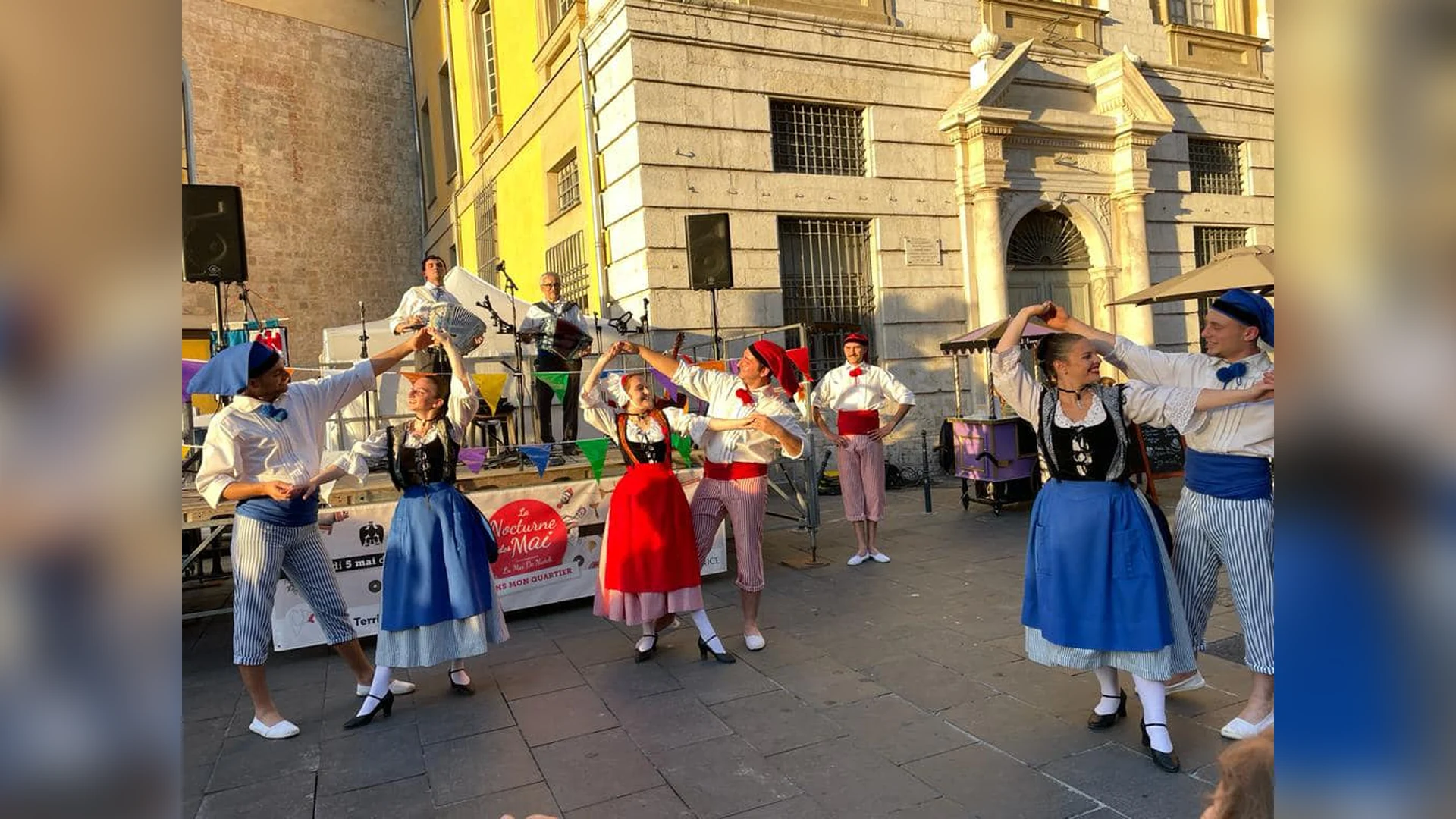 Nocturne de la Fête des Mai sur la Place Saint-François à Nice