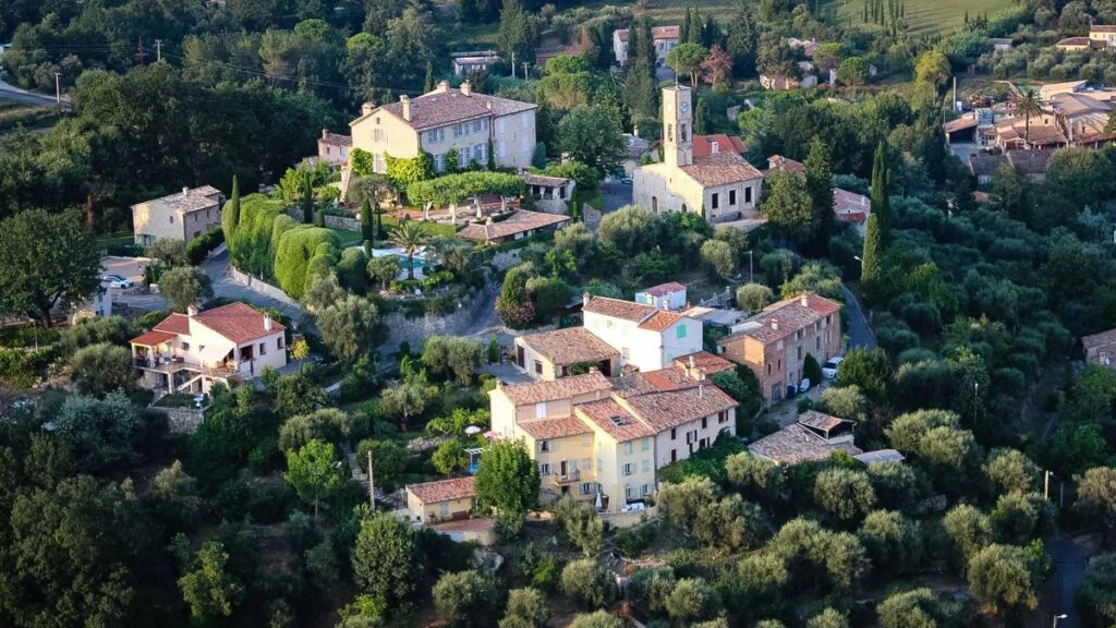 Opio village vu du ciel Alpes-Maritimes