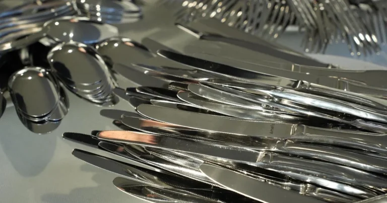 Nice : la vaisselle du Negresco et du Martinez vendue à prix cassés