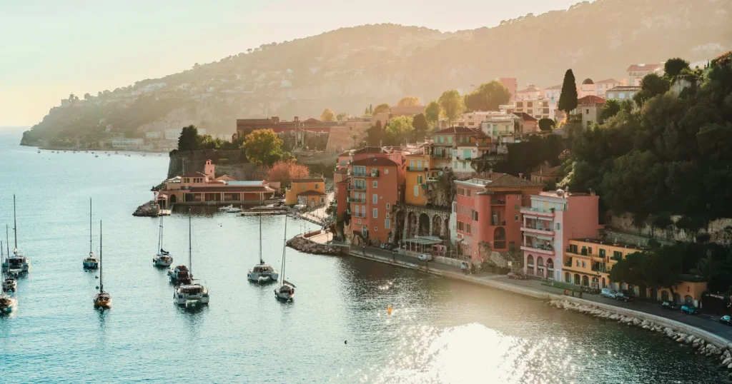 Villefranche-sur-Mer baie villas bateaux Cote Azur