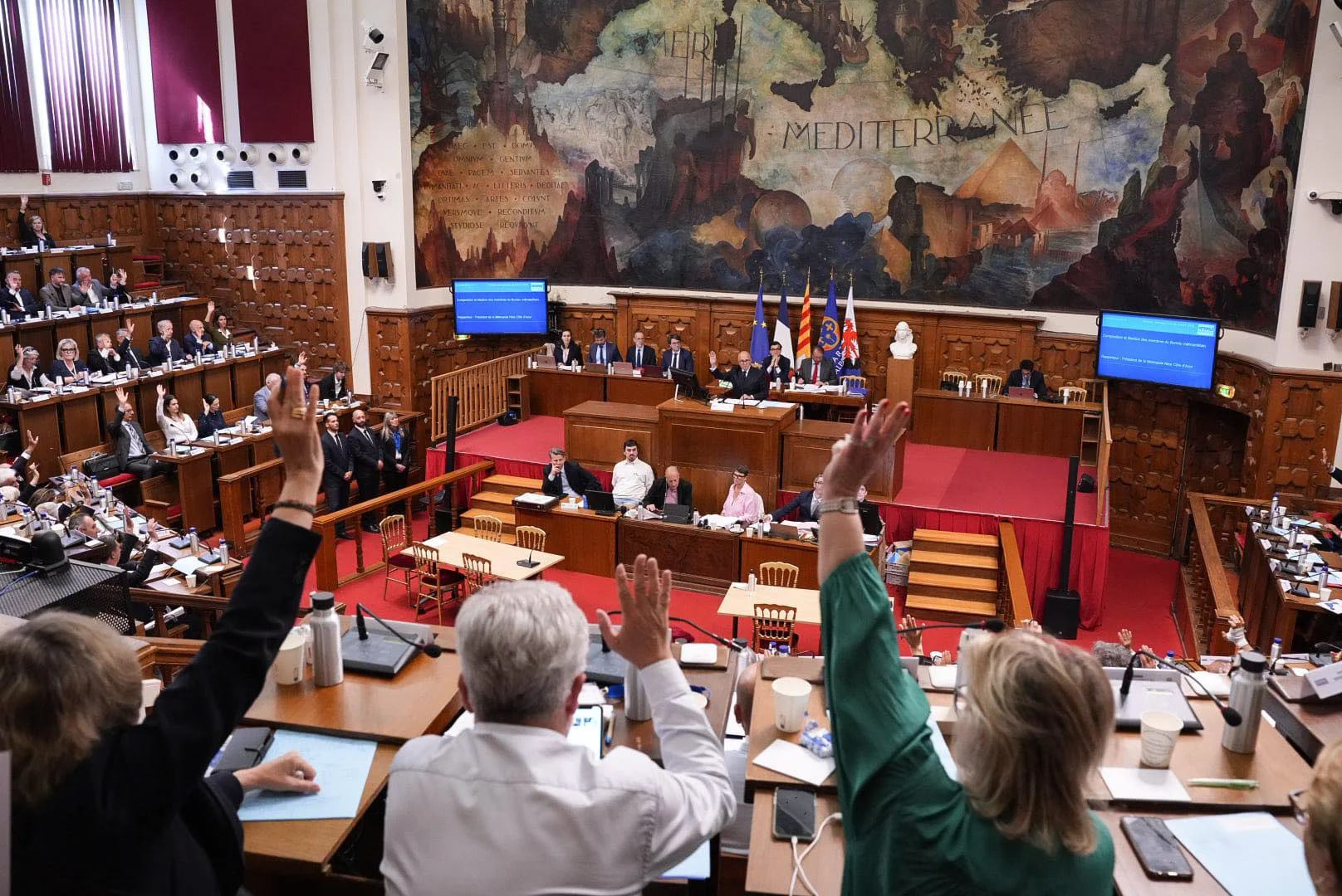 Vote à main levée au conseil métropolitain Nice Côte d Azur