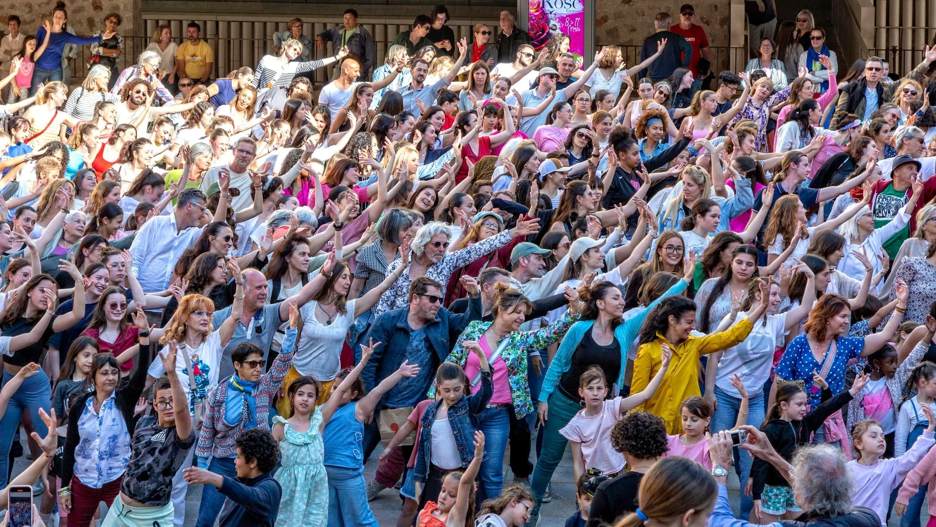 Flashmob et foule lors d'ExpoRose à Grasse