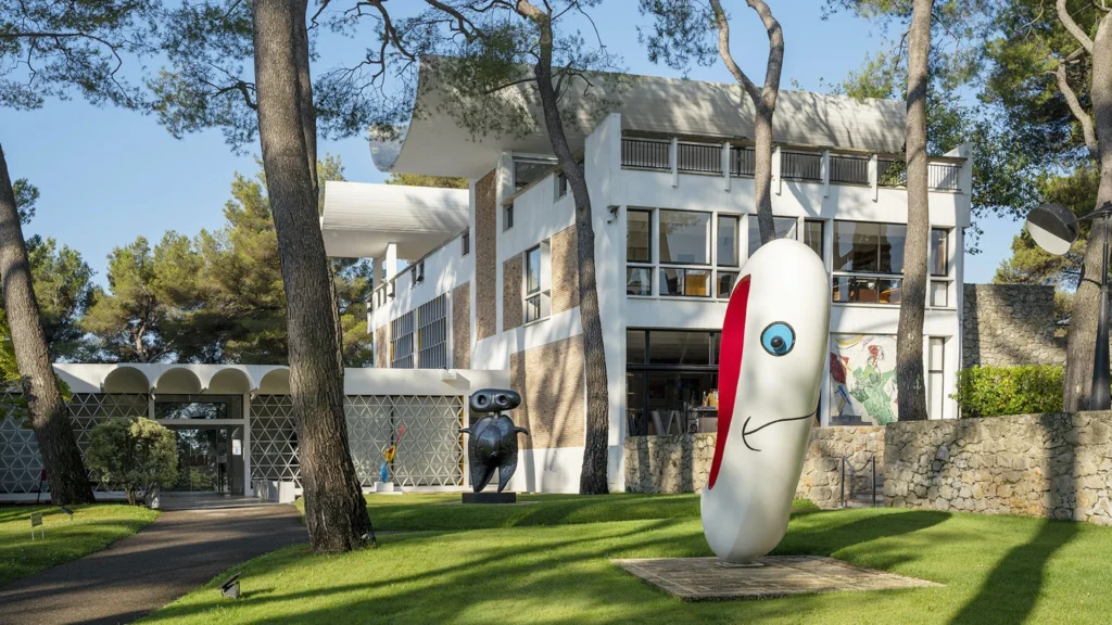 Fondation Maeght : le spot incontournable à 35 minutes de Nice