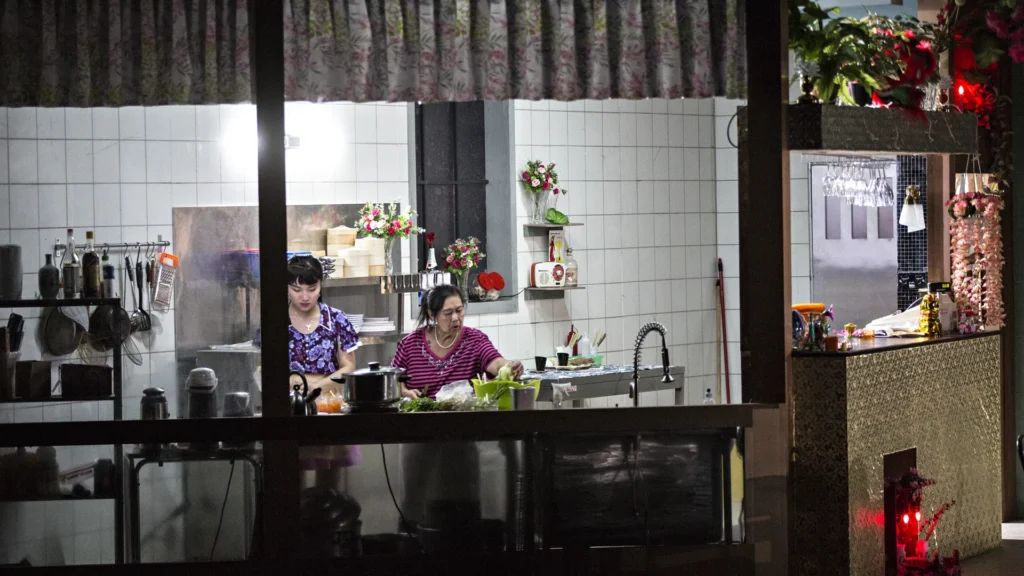 Saigon : le spectacle qui transforme La Cuisine à Nice en resto vietnamien géant