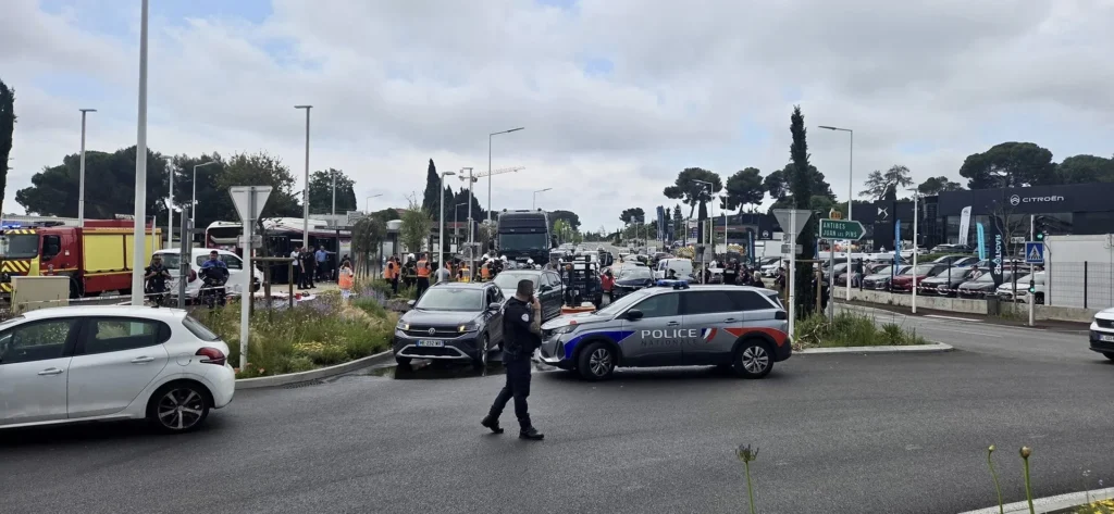 Antibes: un poids lourd percute 23 voitures,  37 blessés