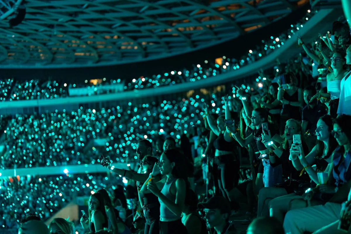 L'Allianz Riviera bascule en mode concert : jusqu'à 45.000 personnes, pelouse comprise.