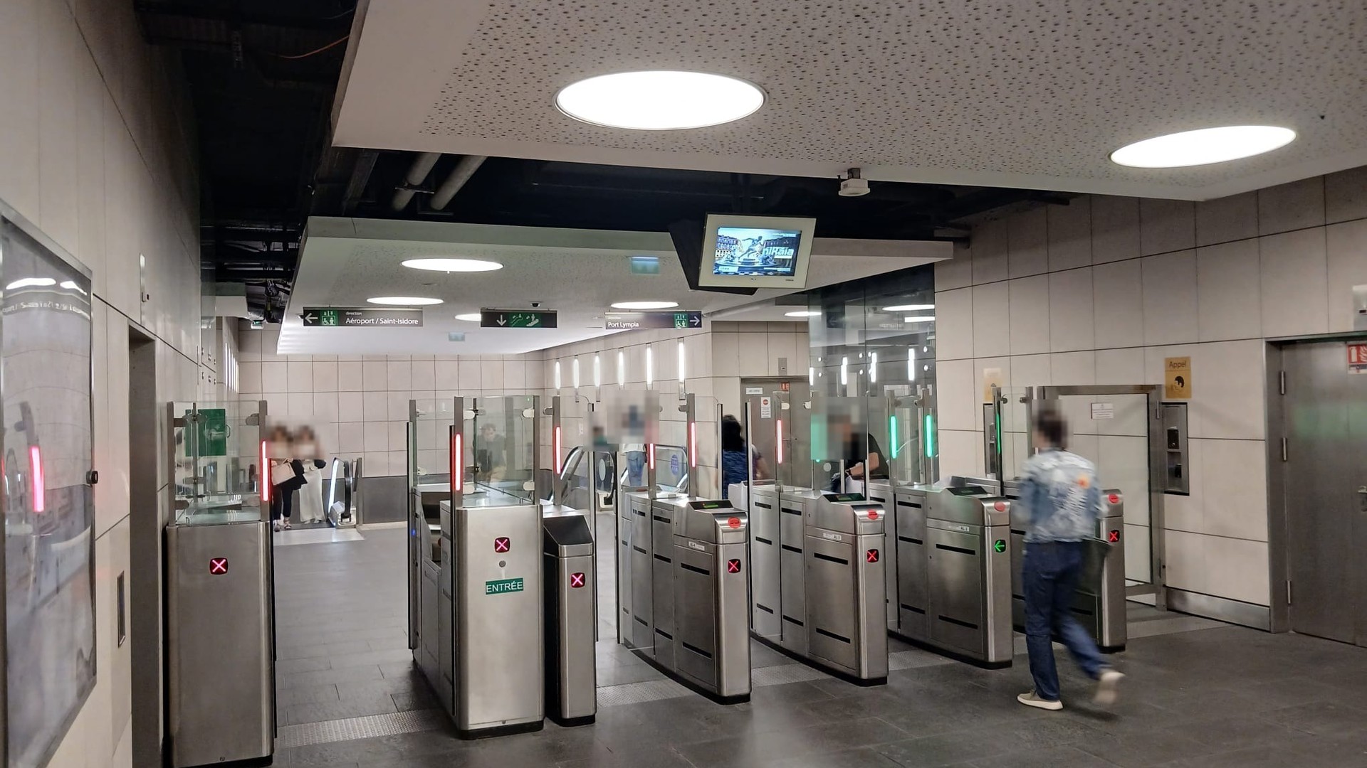 Portiques de la station Alsace-Lorraine a Nice