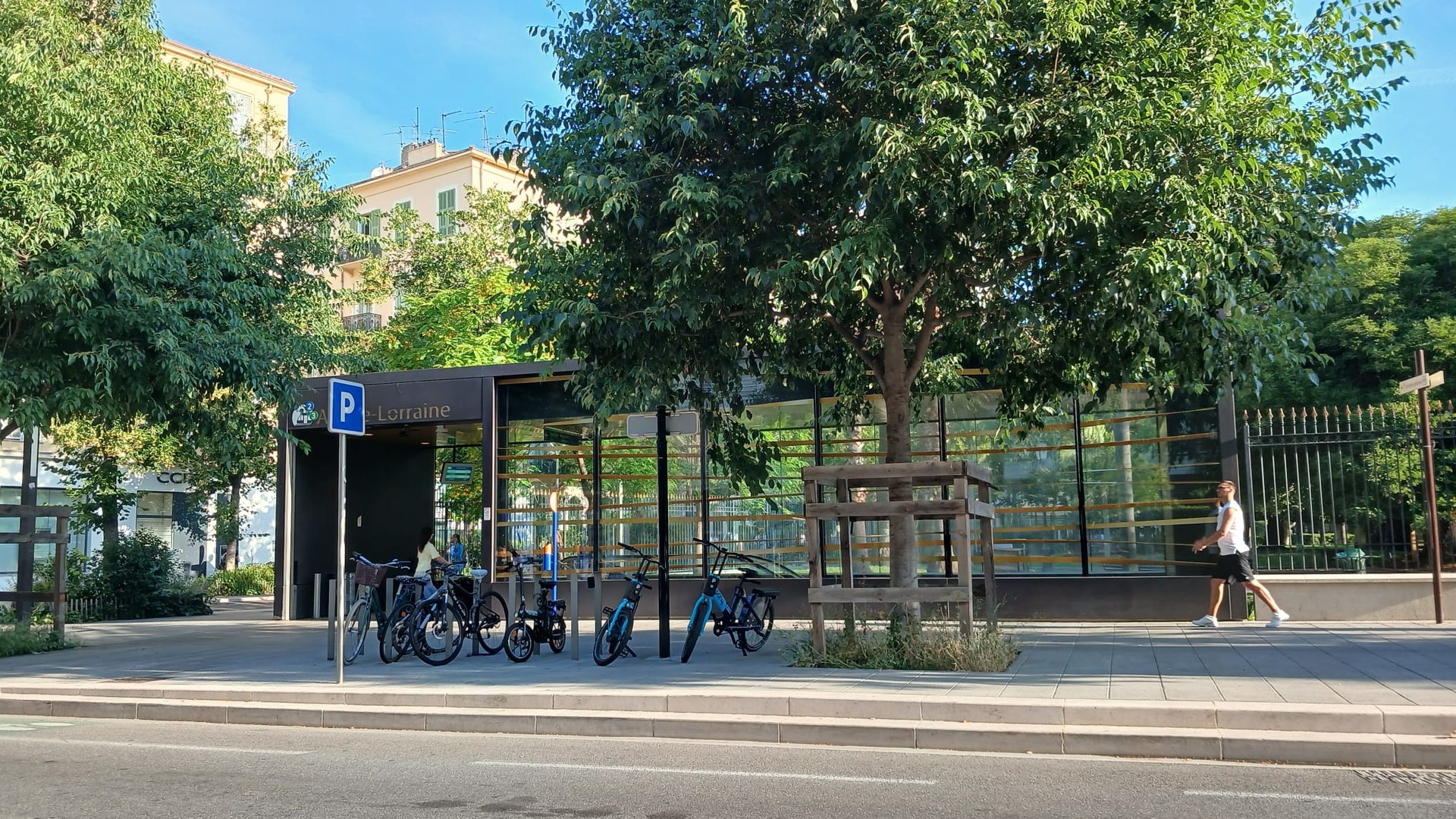 Station Alsace-Lorraine a Nice vue de la rue