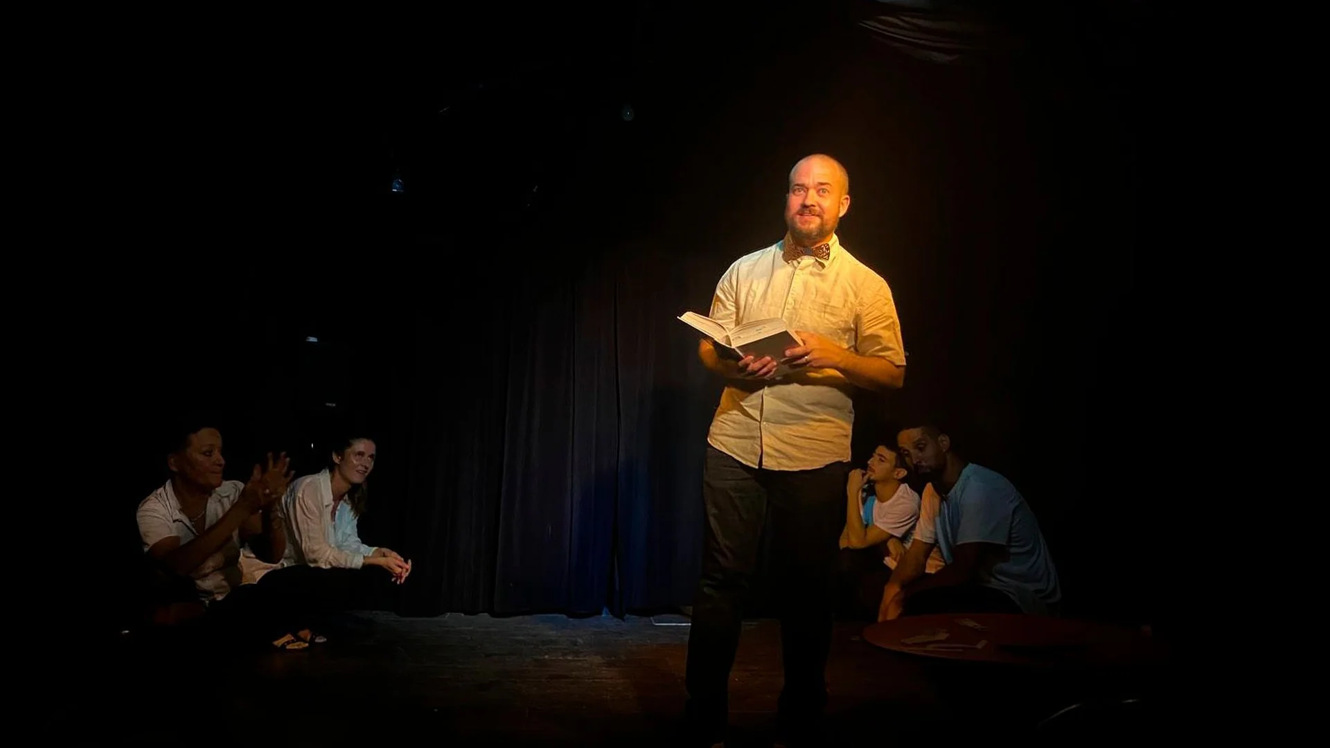 À l'impro, on se passe le relais sans filet.