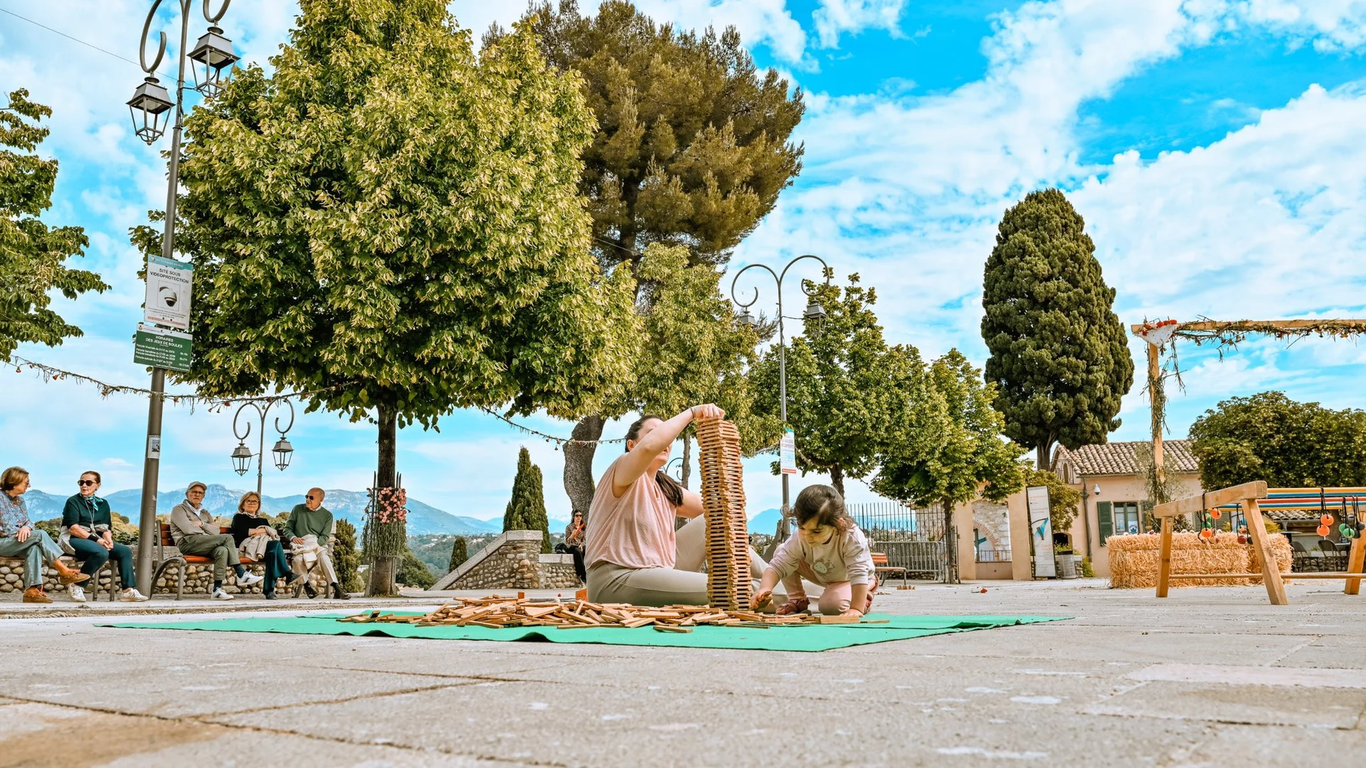 Jeux géants sur la place du Château au Haut-de-Cagnes