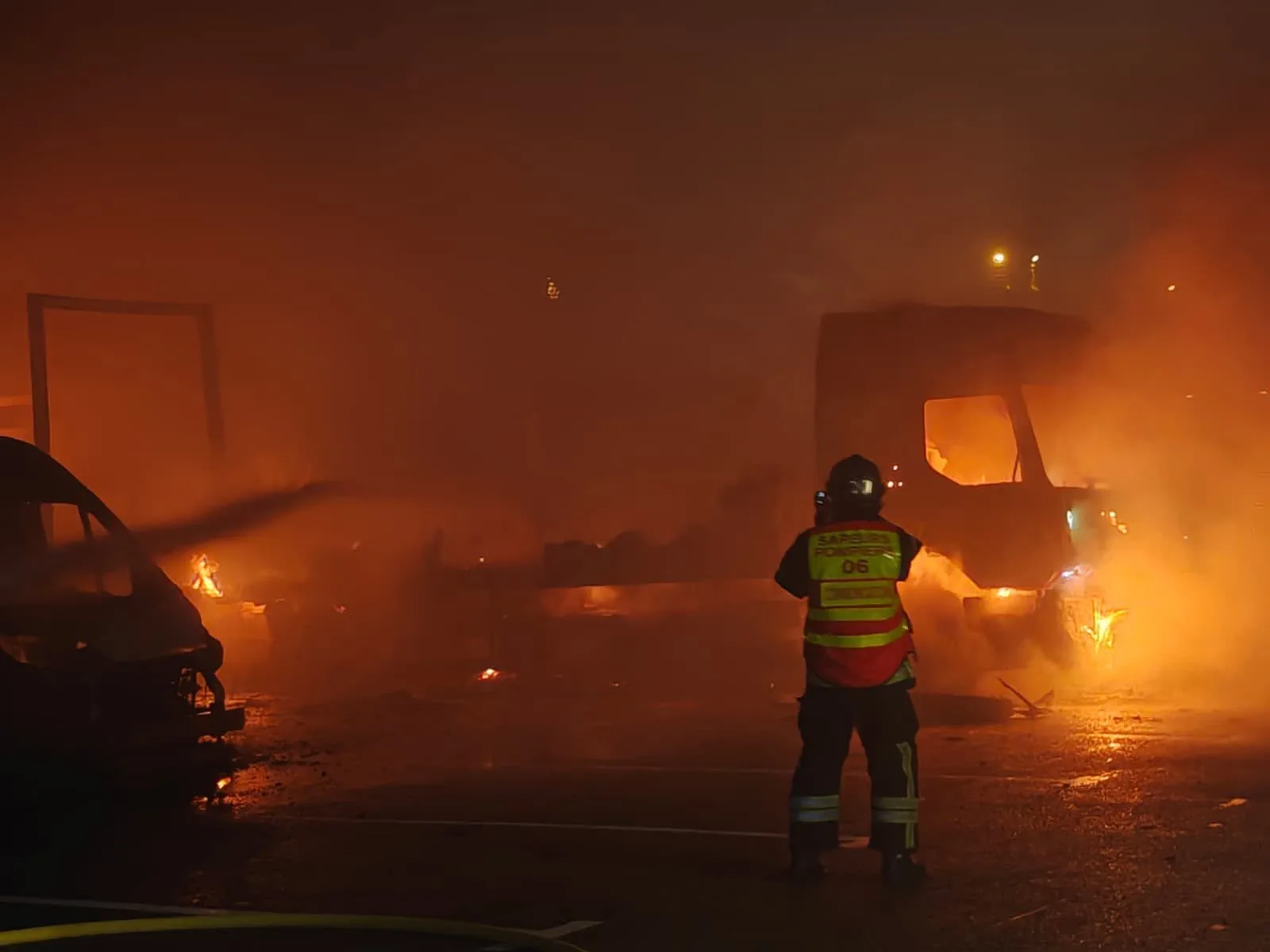 Fourgon en feu a Villeneuve-Loubet