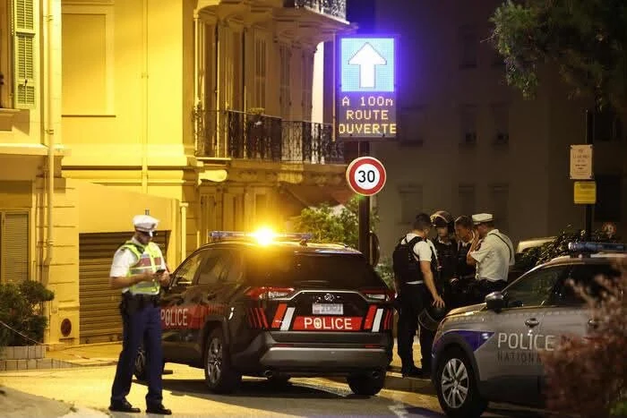 Police nationale française près de la frontière