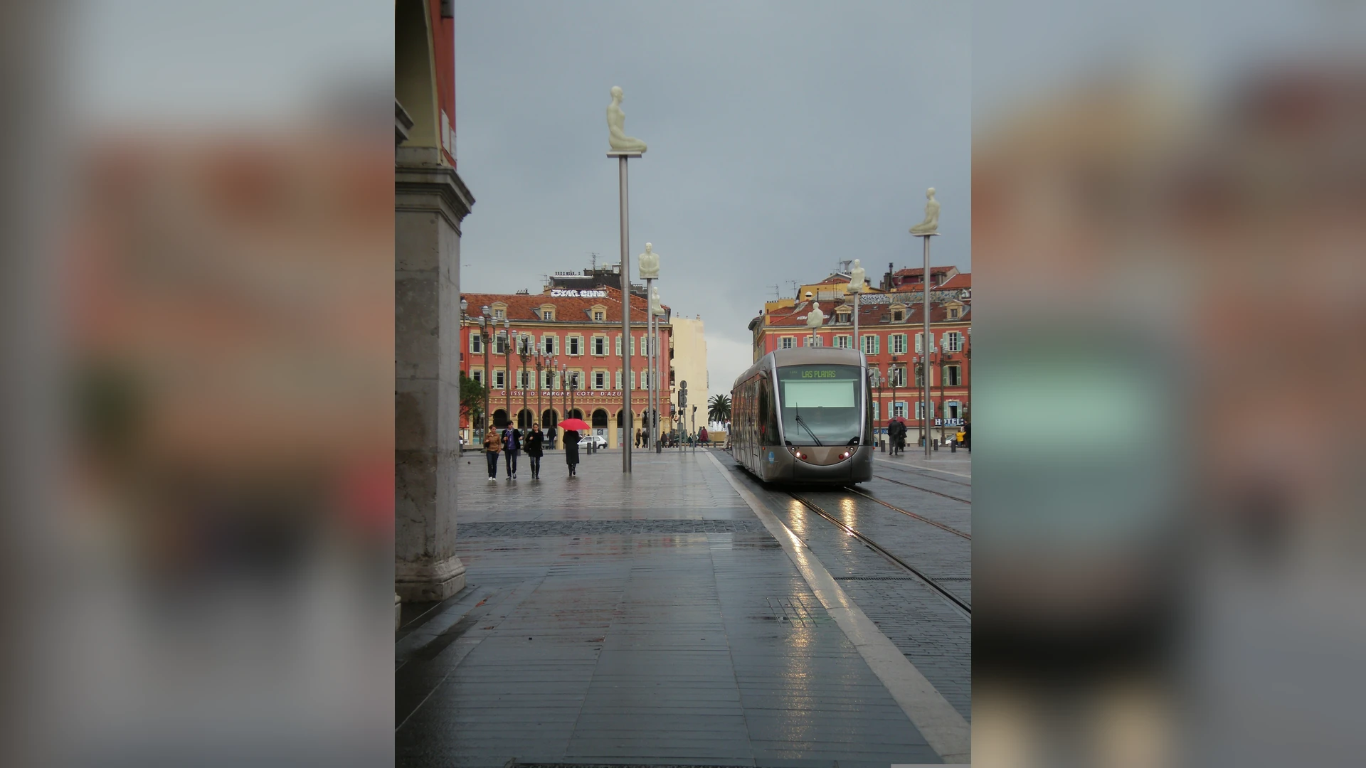 Place Massena a Nice sous la pluie