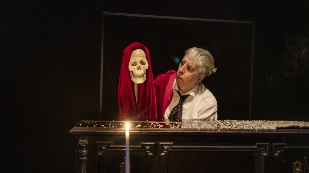 Presque Hamlet au TNN : Gilles Privat joue presque tout Shakespeare tout seul