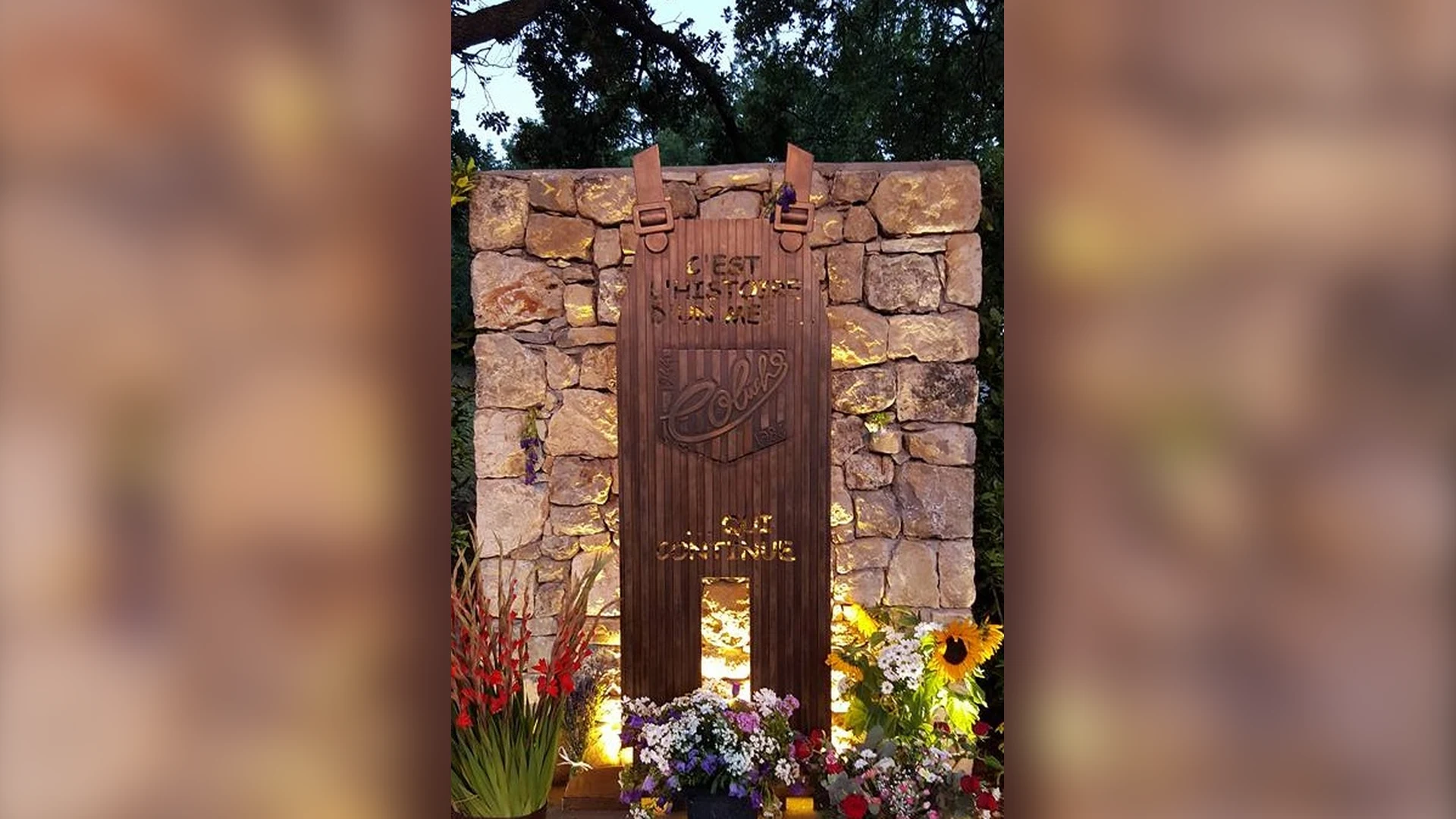 Memorial Coluche fleuri