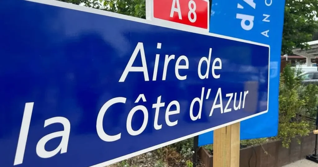 Sur l’A8, cette aire est moins chère que beaucoup de pompes en ville