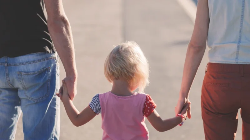 La règle des 3 C : de plus en plus de grands-parents l’adoptent sur la Côte d’Azur