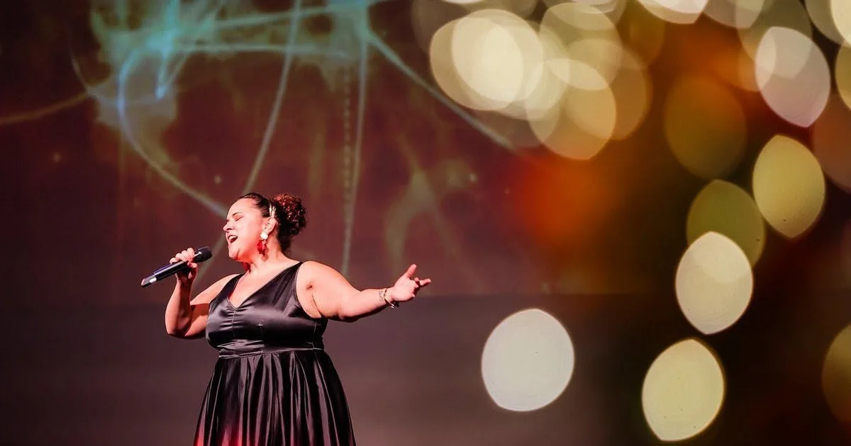 Magalie Vaé en concert sur scène