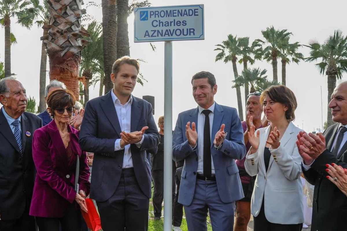 Inauguration de la promenade Charles Aznavour à Cannes le 26 octobre 2022 avec David Lisnard et Nicolas Aznavour