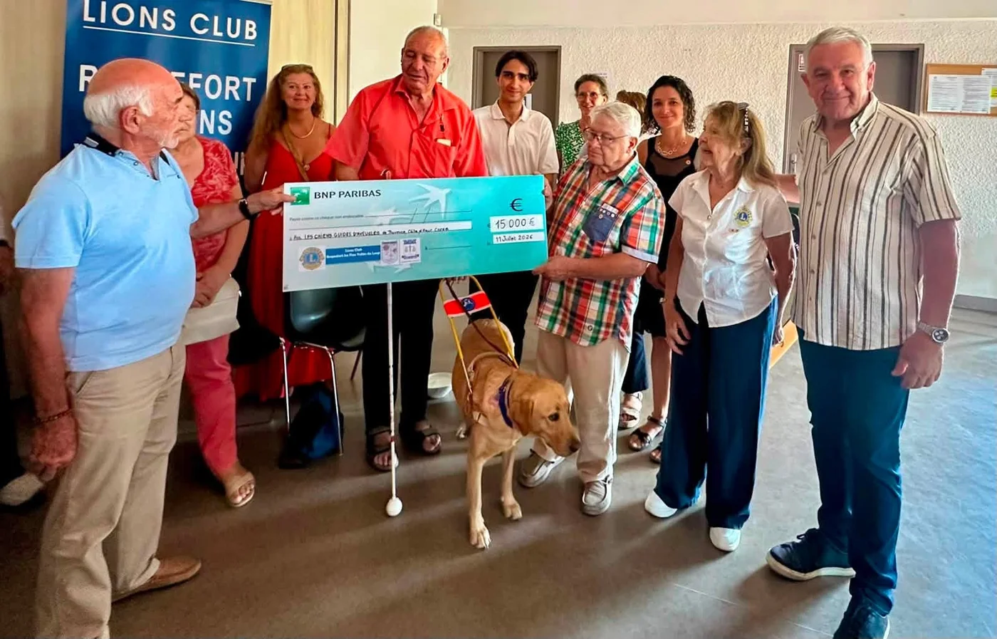 Remise d’un chèque de 15 000 € du Lions Club Roquefort-les-Pins aux Chiens Guides d’Aveugles