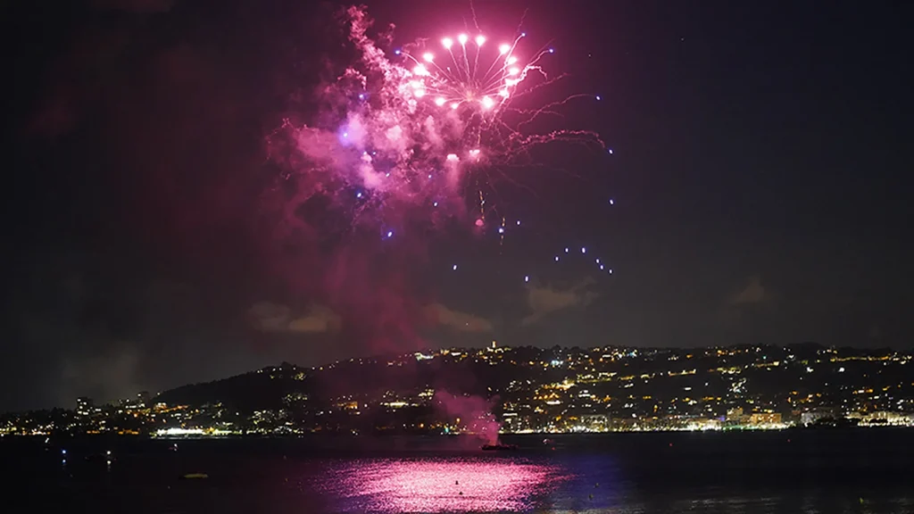 À Antibes, le feu du 24 août tombe pile en même temps que celui de Cannes