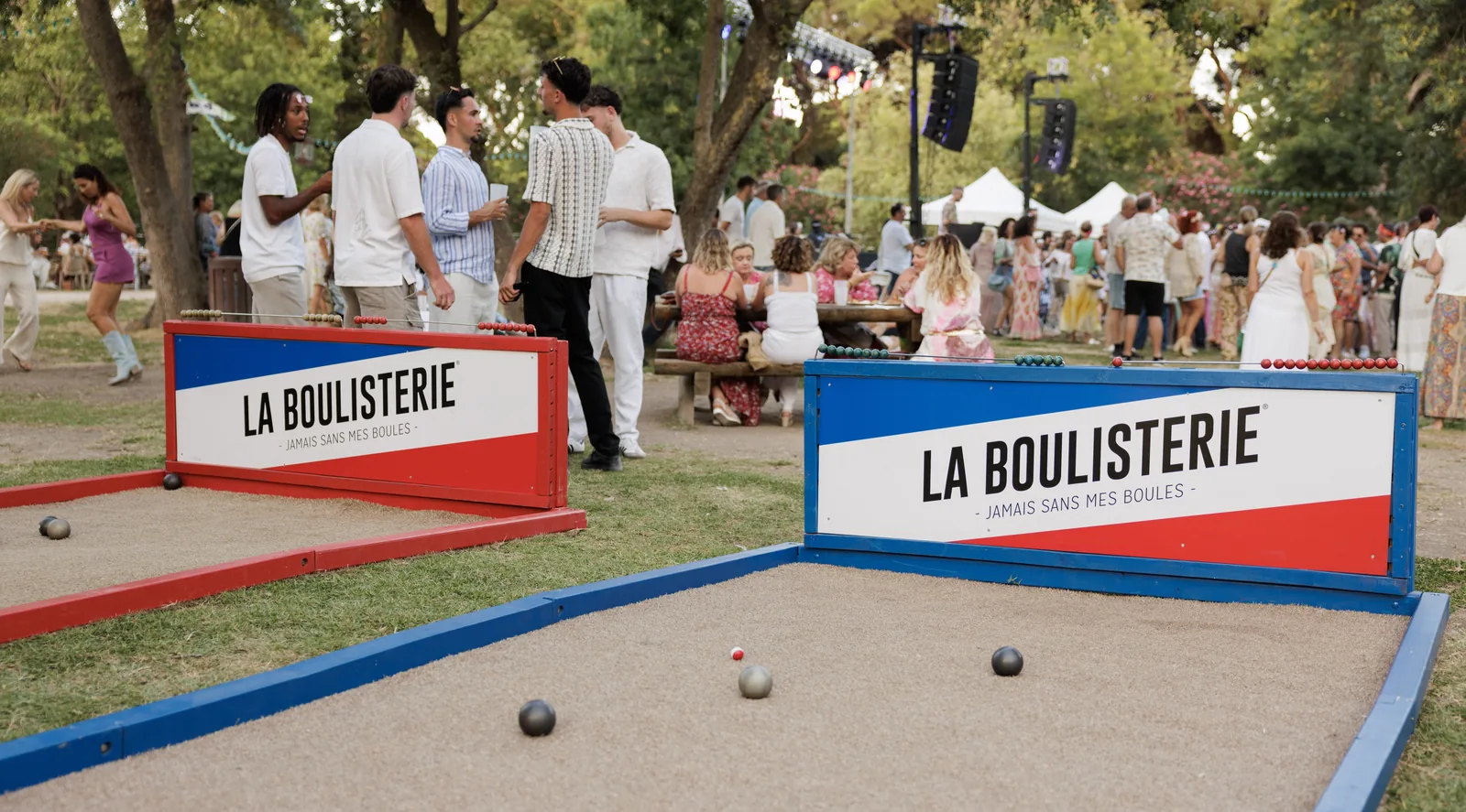 Terrain de pétanque aux couleurs de La Boulisterie