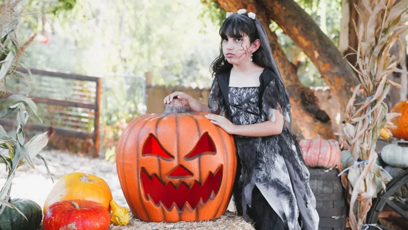 Une sorcière, un gobelin… « Bouhhh ! » : le spectacle d’Halloween de Cap-d’Ail