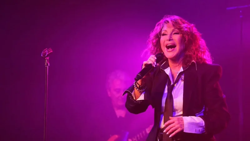 Samedi, un tube de Julie Pietri toutes les heures