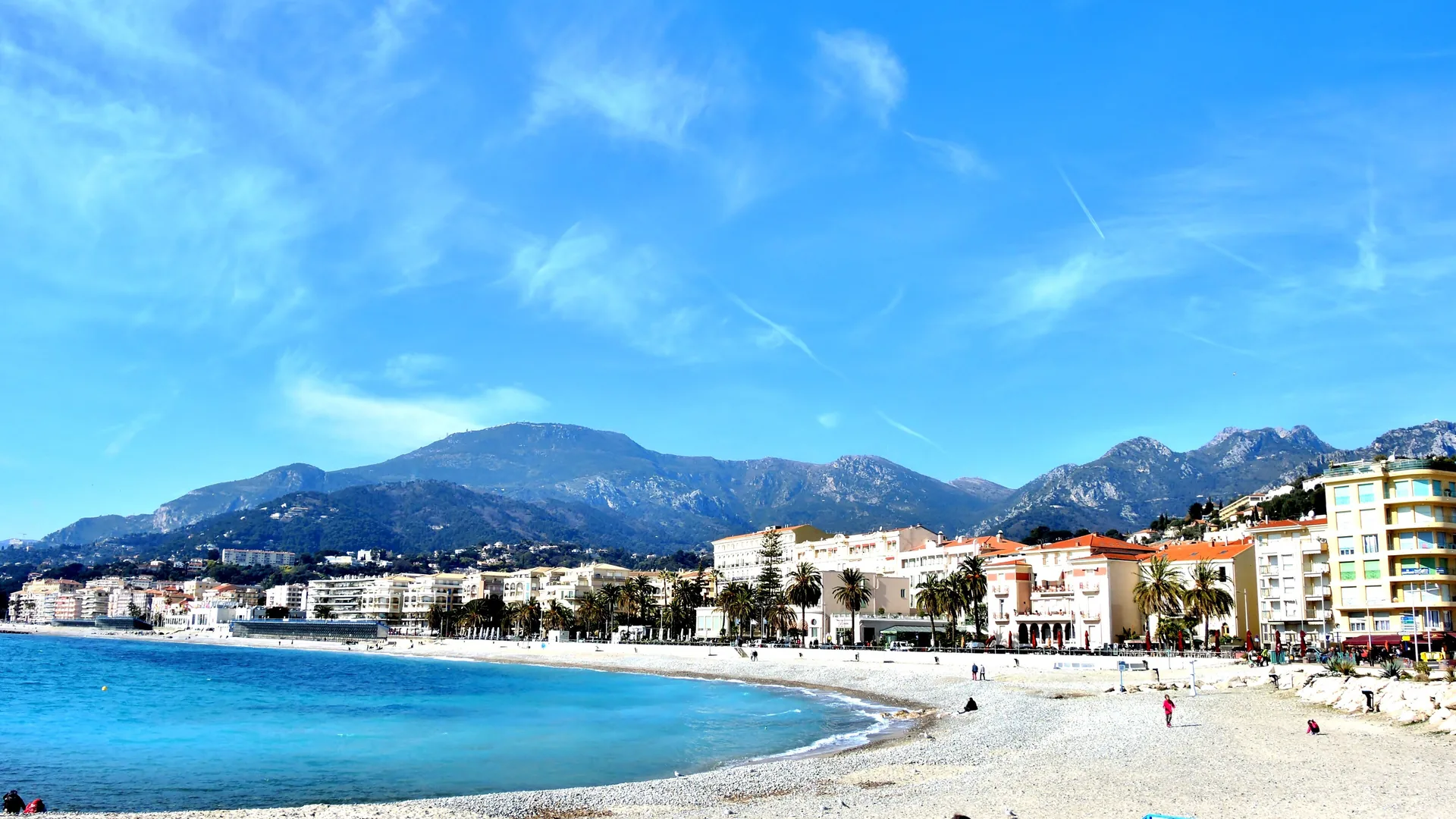 La baie de Menton et la Promenade du Soleil, sous laquelle est enterrée la station d’épuration
