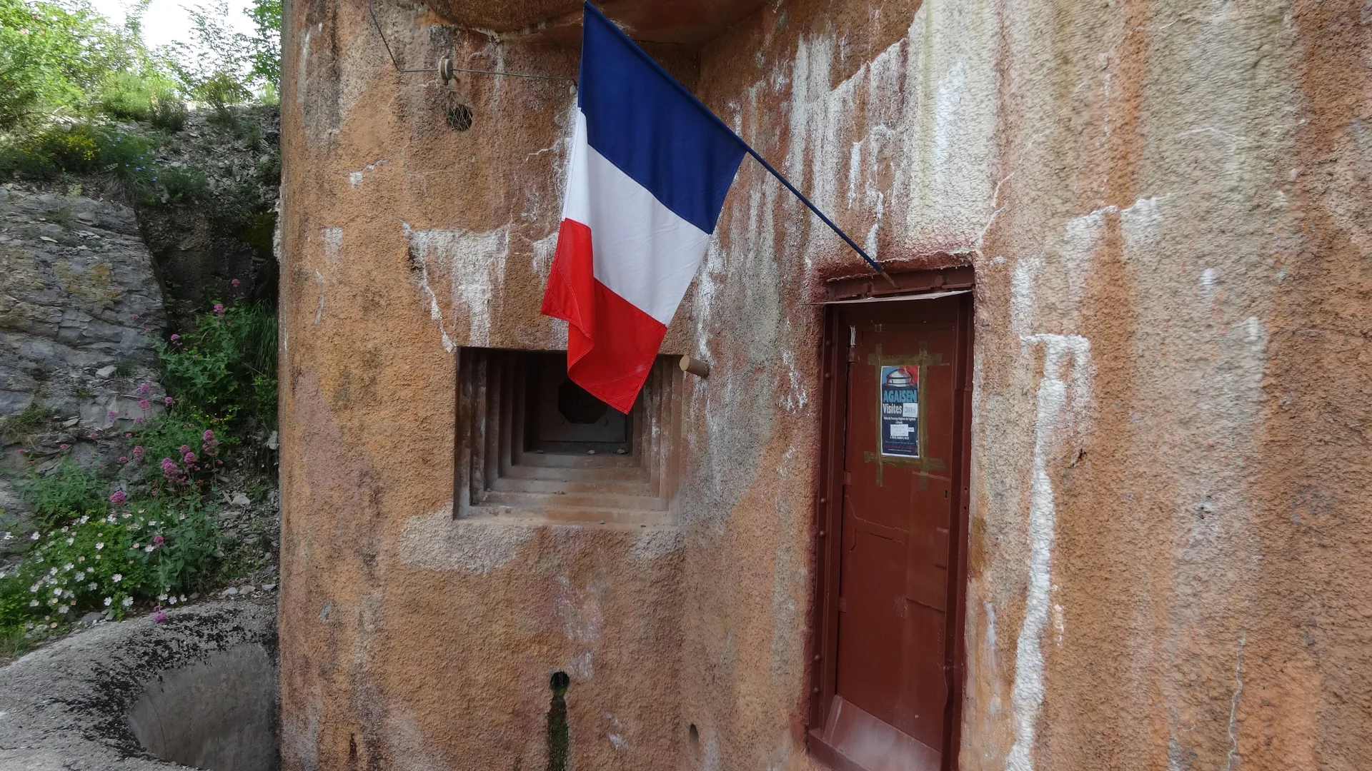 L’entrée de l’ouvrage de l’Agaisen, ligne Maginot des Alpes, à Sospel
