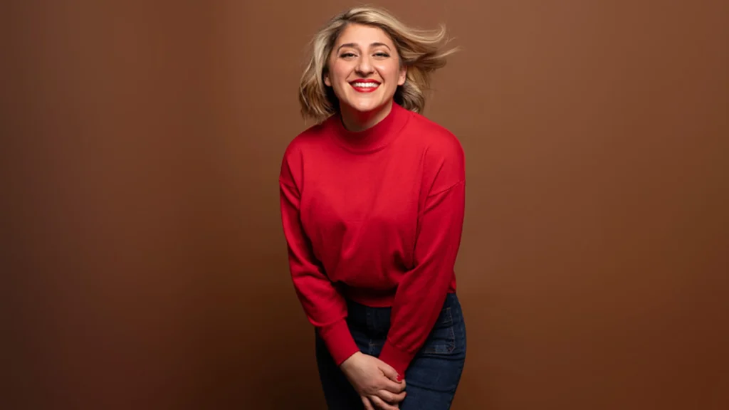 Marion Mezadorian débarque à Cannes avec quinze personnages au bord de la crise