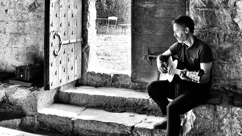 Piers Faccini oppose sa guitare à l’intelligence artificielle, à Carros