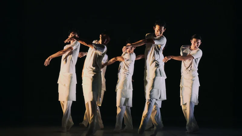 À Cannes, une compagnie coréenne propose une danse contre l’épuisement des écrans
