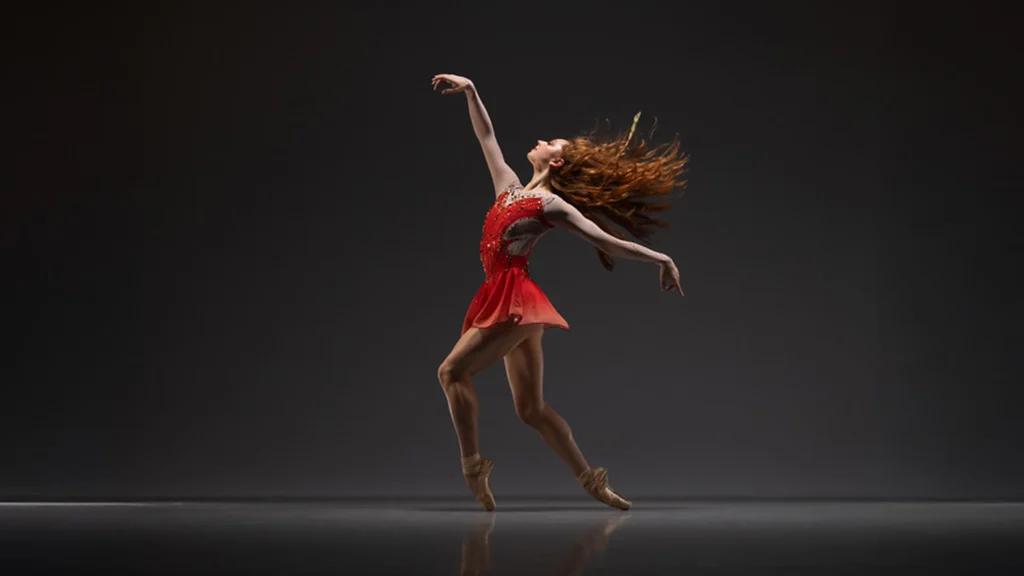 Le festival de danse de Cannes se termine avec un orchestre dans la fosse