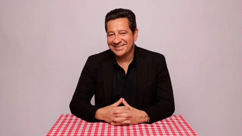 Laurent Gerra passe la France à la moulinette, à Cannes