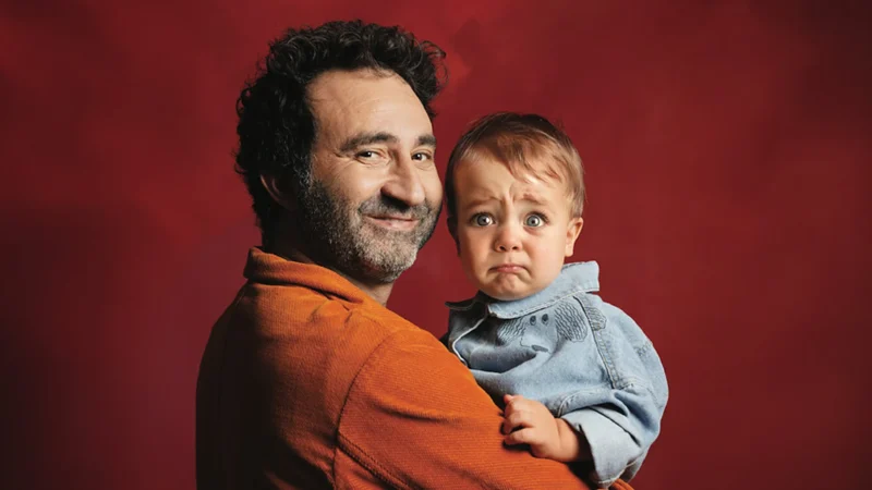 Papa à 47 ans, Mathieu Madenian vient en parler à Cannes