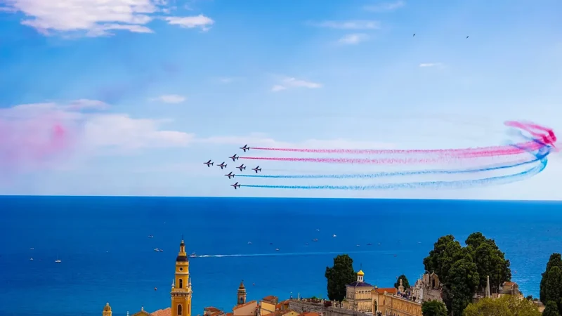 La Patrouille de France au-dessus de Menton dimanche : gratuit, mais venez en train