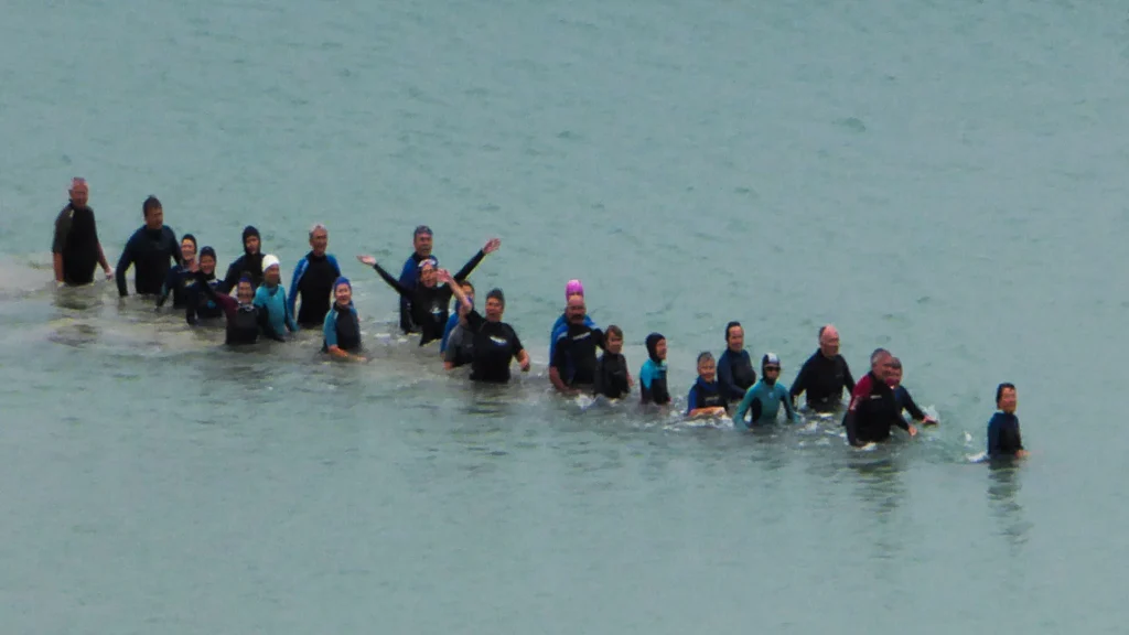 Mandelieu-la-Napoule : 1.000 marcheurs dans la mer pour battre le record de la méga longe