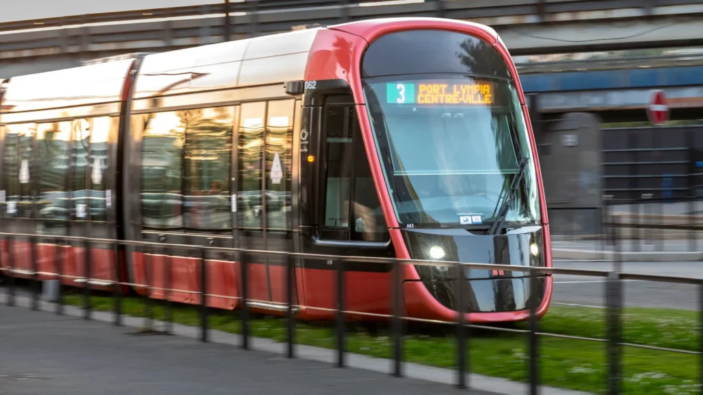 Après 65 ans, bus et tram gratuits à Nice : voici ce qu’il faut faire
