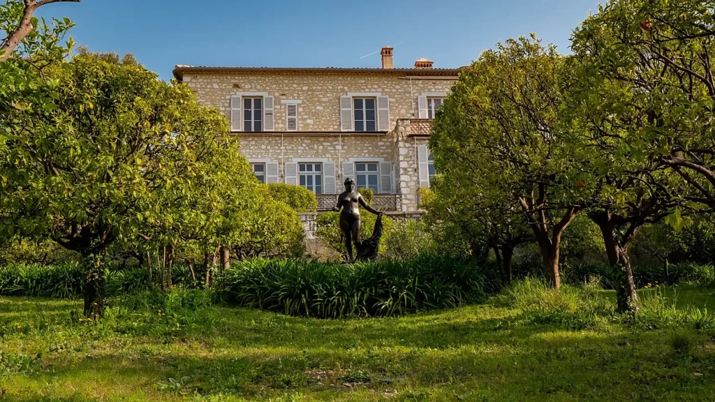 Pourquoi il y a autant de voitures de police au musée Renoir de Cagnes-sur-Mer ?