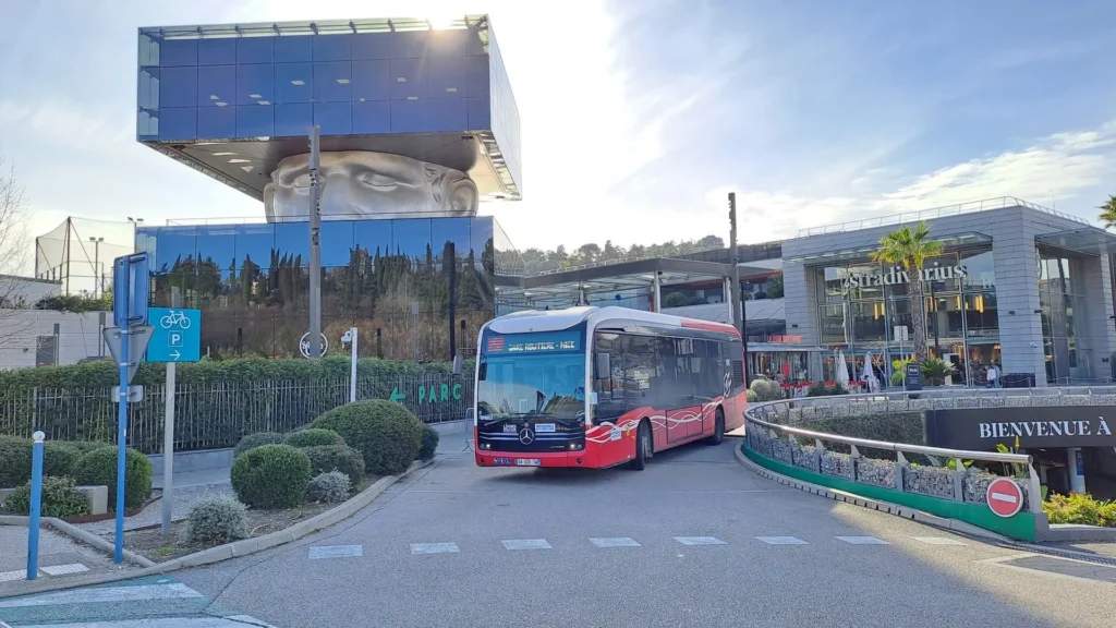 Bus gratuit après 65 ans : six sorties du week-end depuis Nice qui ne vous coûtent plus rien